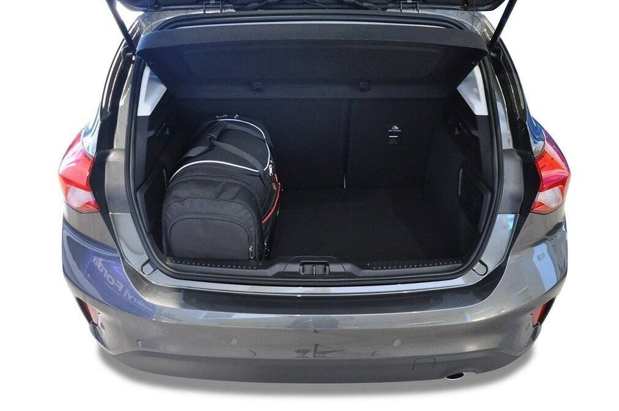 Kjust Ford Focus IV 5-dr 2018- Reistassenset